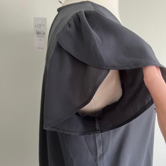 LOFT Outlet V-Neck Tulip Sleeve Blouse Button Detail Grey XS NWT - Picture 3 of 7